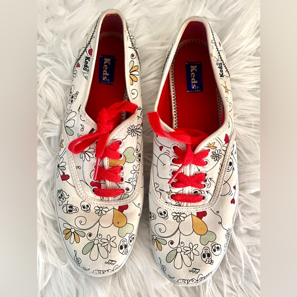 KEDS Women’s White Sugar Skull Squiggles Lo-Rise Sneakers! Cute! Sz 7! - Picture 1 of 6